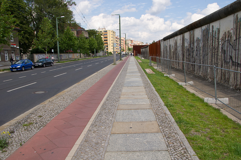 IMGP5321.jpg - Bernauerstrasse med muren.