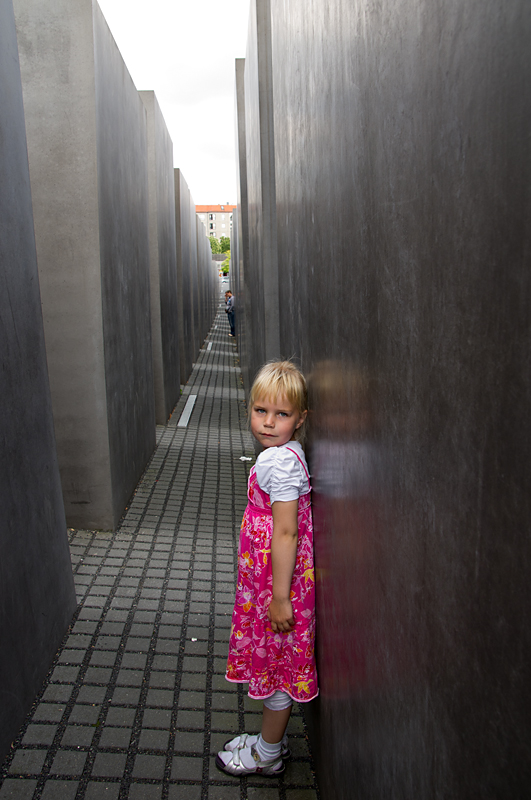 IMGP5606.jpg - Holocaust Mahnmal, 2711 søjler til minde om de jøder der blev dræbt under holocaust.