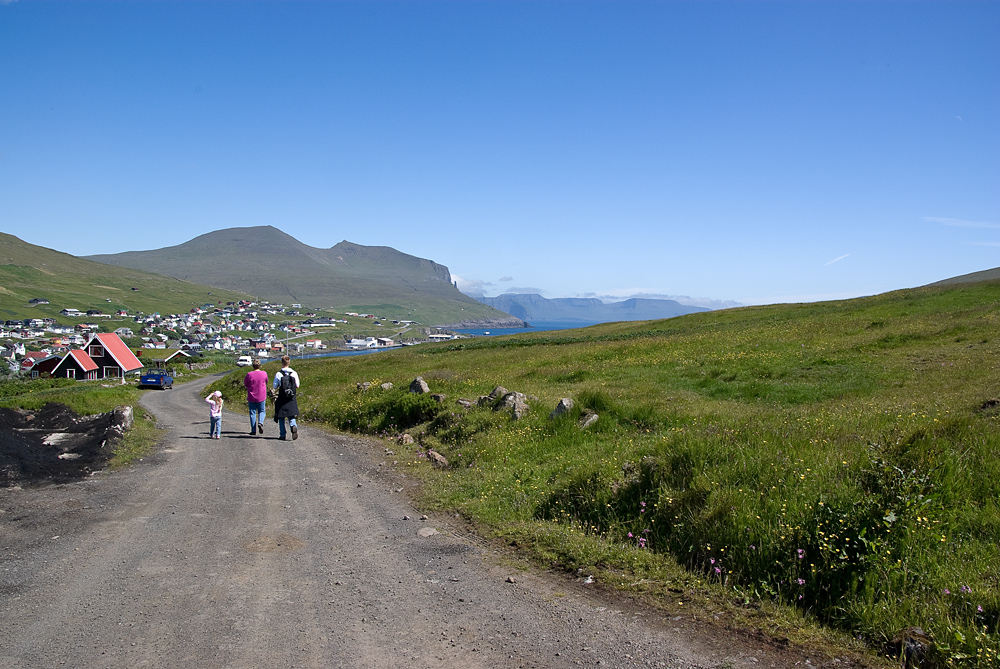 IMGP4114.jpg - På vej tilbage til Miðvágur, hvor bilen var parkeret.