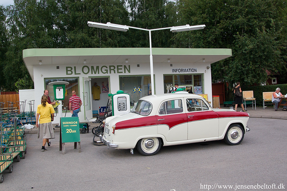 IMGP1292.jpg - Ved udgangen var denne gamle benzinstander.