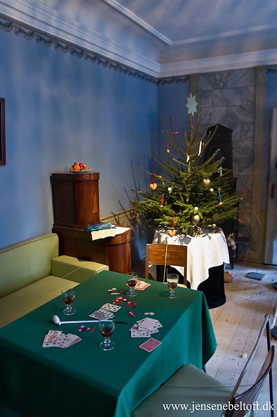 IMGP5484.jpg - Herreværrelset med juletræ.