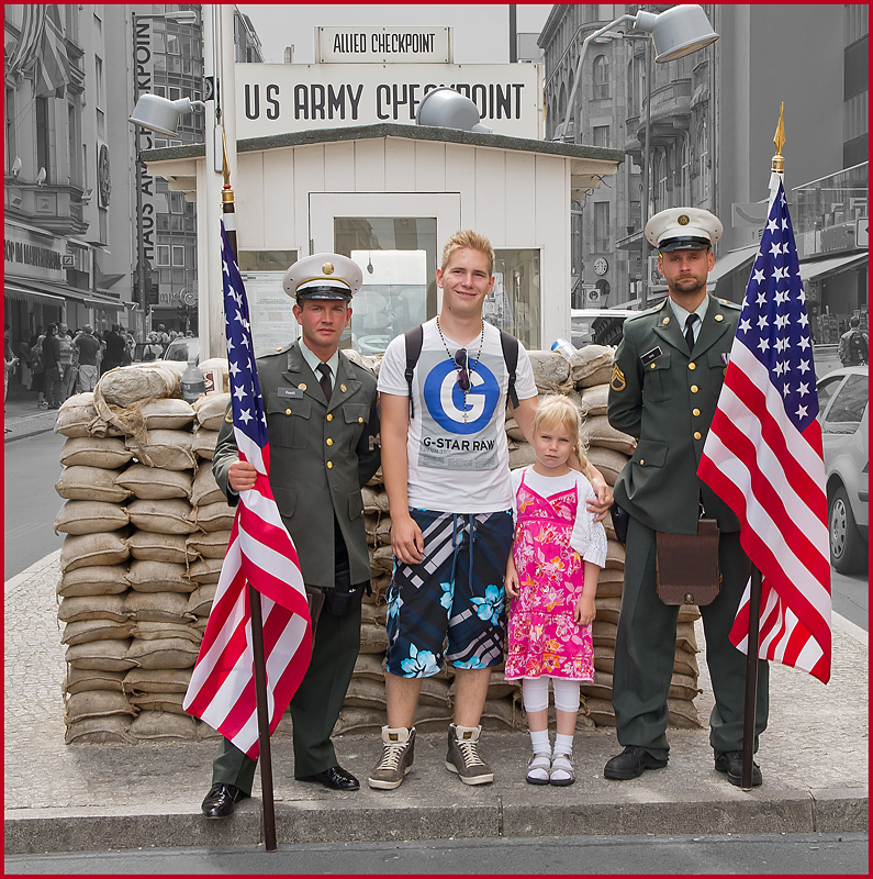 IMGP5504.jpg - UGE 30 : Checkpoint Charlie, Berlin.