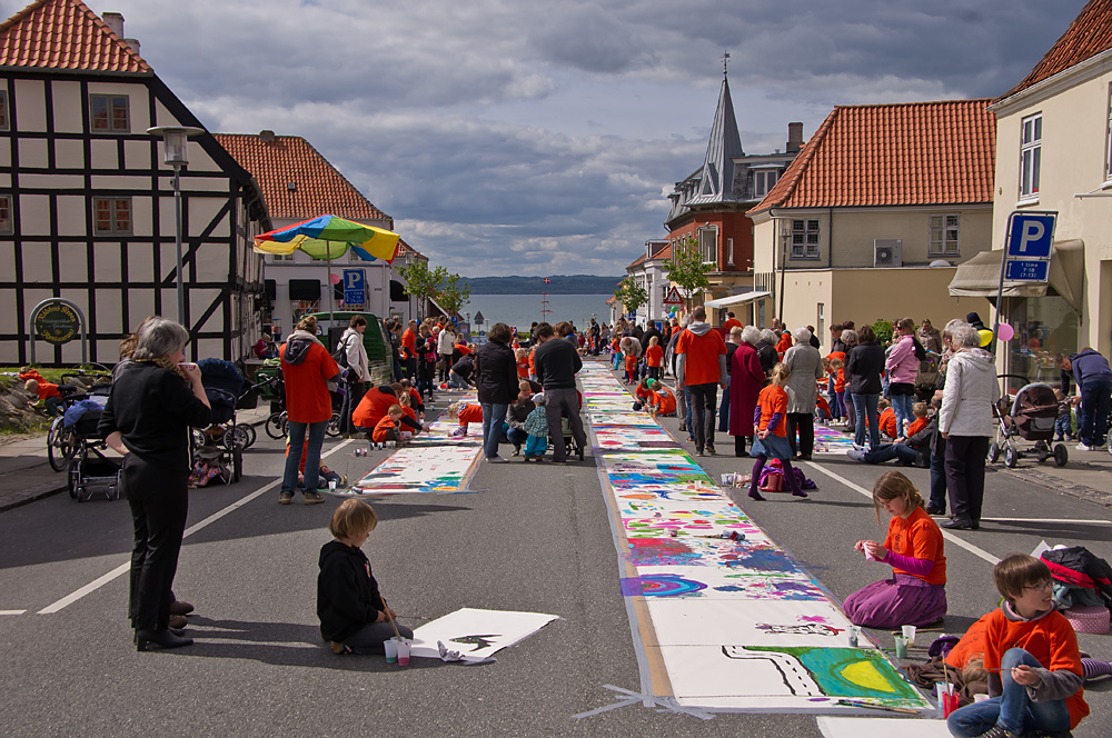 IMGP0660.jpg - UGE 19 : Davs Klaus, Tutti i colori del mondi børnekunst event i Jernbanegade.