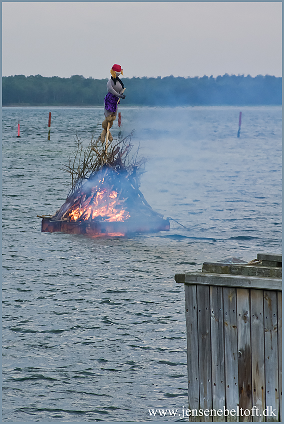 IMGP1592.jpg - UGE 25 : Sankt hans bål ved Fregatten Jylland.